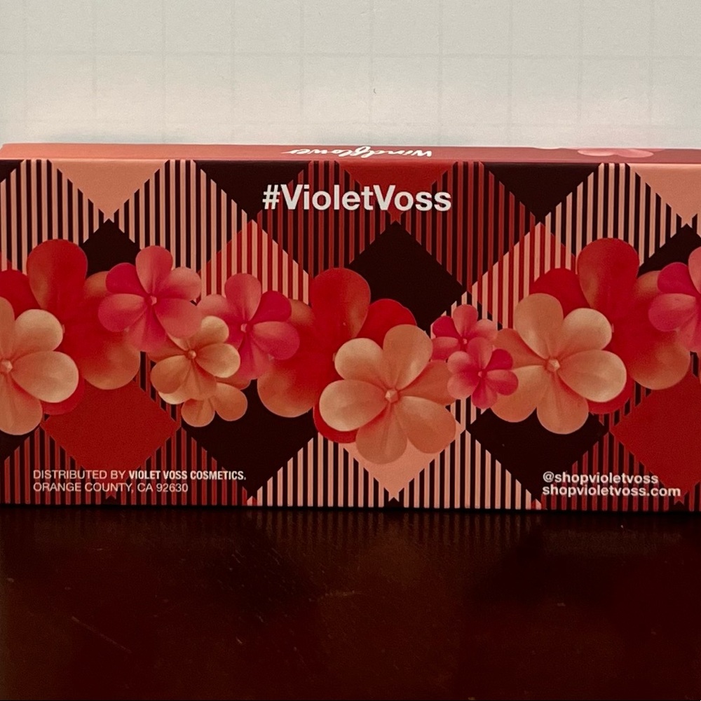 Violet Voss Eye Shadow Palette - Picture 4 of 4